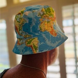 🌟 NWOT World Map Bucket Hat